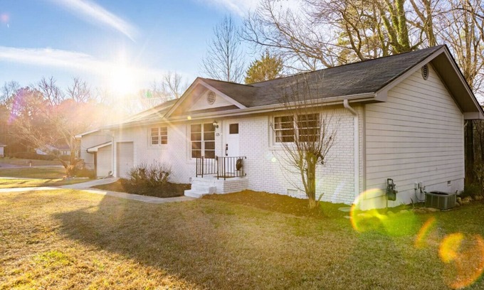 Tyrone House | Guest Rated 10/10: The Green House Near PTC Trilith & Airport
