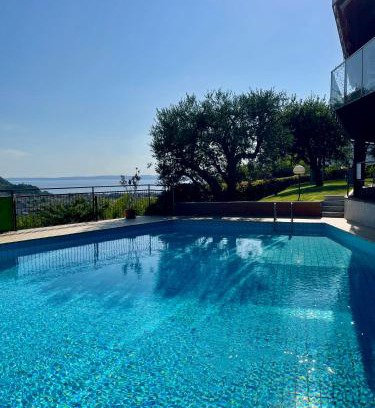 Costermano Apartment | The Green Nest - pool & lake view