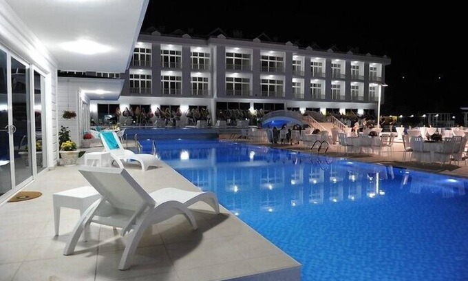 Yalova Hotel | Relax at The Green Oasis Otel & Spa with Pool and Spa