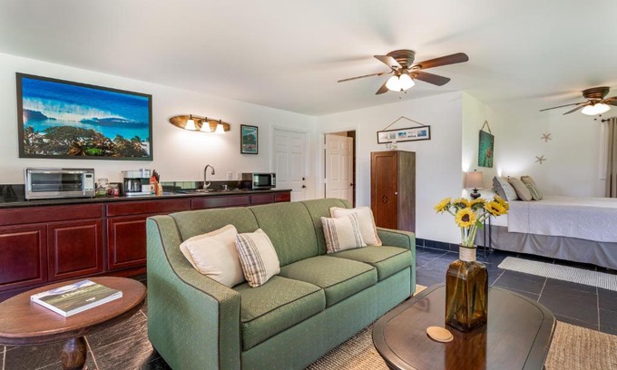 Pupukea Apartment | Cozy Green Pineapple Studio: Family-Friendly with Kitchen