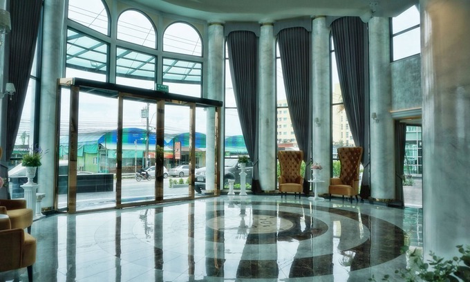 Bang Sao Thong Hotel | Experience Comfort at The Green View Hotel with Pool & Spa