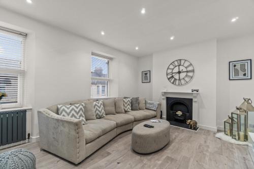 Plymouth Apartment | Discover The Grenville: Central Plymouth Apartment for 4