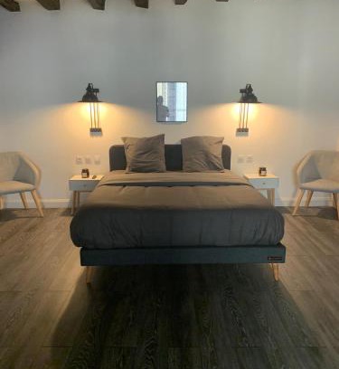 Lunay House | Stylish Town House Room with Kitchen & Pet-Friendly Perks