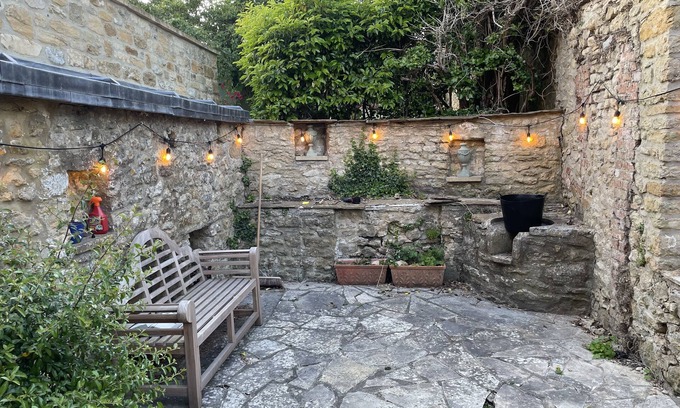 Sherborne House | Experience The Grey Lodge: Historic Townhouse with Pets Welcome