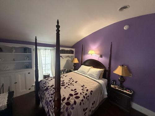 Waterloo Bed & Breakfast | Discover The Gridley Inn B&B: Eco-Friendly Stay with Pool