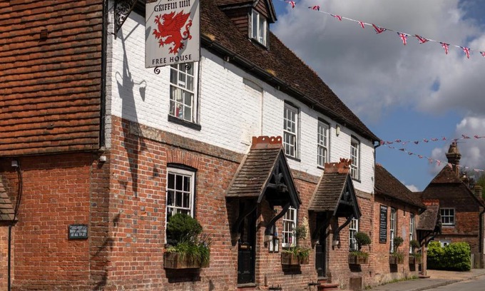 Sheffield Green Hotel | Inviting Griffin Inn: Pet-Friendly Stay with Breakfast Options