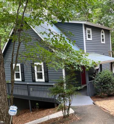 Dahlonega House | Guest Rated 9.9 - The Grindle Bridge Cabin for Families & Pets