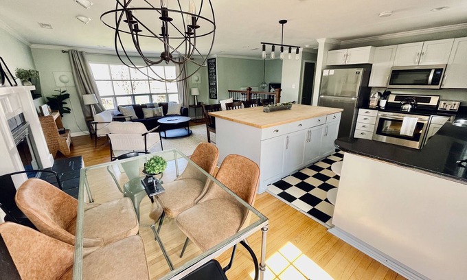 Vista Acres House | The Grove: Gather, Relax, and Explore with Pet-Friendly Comfort