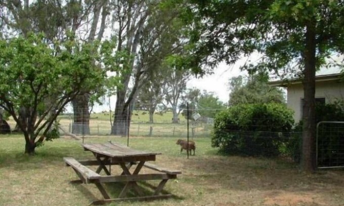 Gunbower Cottage | Family-Friendly Getaway at The Grove Gunbower