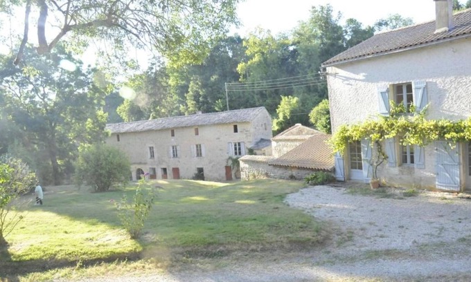 Echire House | Guest Rated 10/10 at Chateau des Loups - The Guardian House