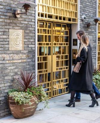 Westminster Hotel | Elegant Stay at The Guardsman - Pet Friendly & Family Ready