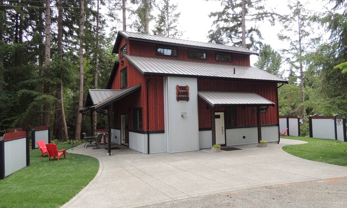 Courtenay House | Exceptional Guest Barn on Rennie: Family-Friendly Stay