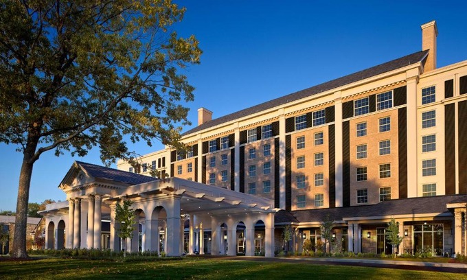 Whitehaven Hotel | Relaxing Escape at The Guest House at Graceland: 4-Star Stay
