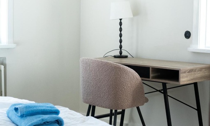 Thingeyri House | Cozy Guesthouse by the Fjord with Family-Friendly Amenities