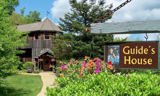 Keene Cabin | Discover The Guide's House - Secluded Lodge with Dining & More