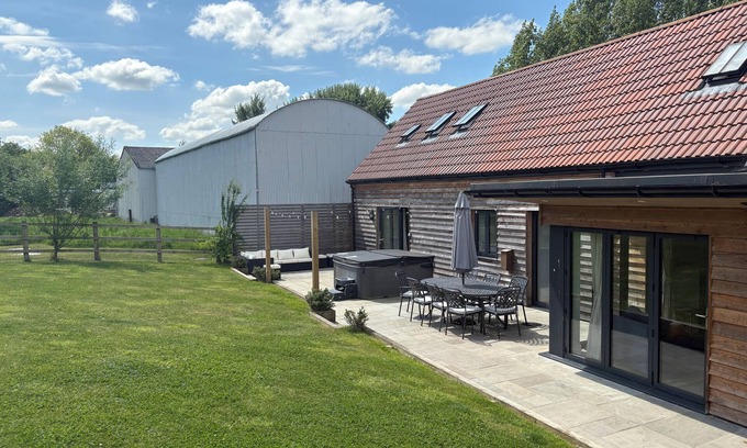 Sherborne Cottage | Pet-Friendly Gully Cottage: Unmatched Comfort in Sherborne