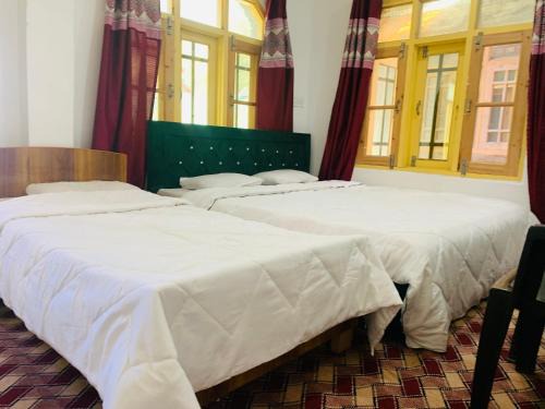 Gulmarg Hotel | Pet-Friendly Stay at The Gurez Inn Hotel & Restaurant