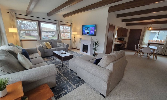 Rochester Apartment | The Gwen/Charming 2-bedroom upstairs apartment in quiet duplex