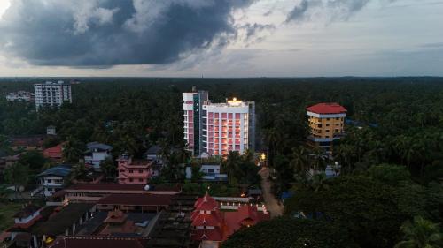 Kuppaayil Hotel | Discover The Habitat Suites: Family-Friendly with Pool