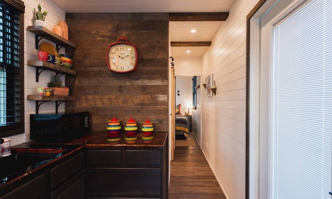 Waco Apartment | Charming Hacienda Container Tiny Home Near Magnolia Baylor