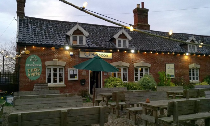 Diss Bed & Breakfast | Relax at The Half Moon Inn - Spa, Dining & Family Friendly