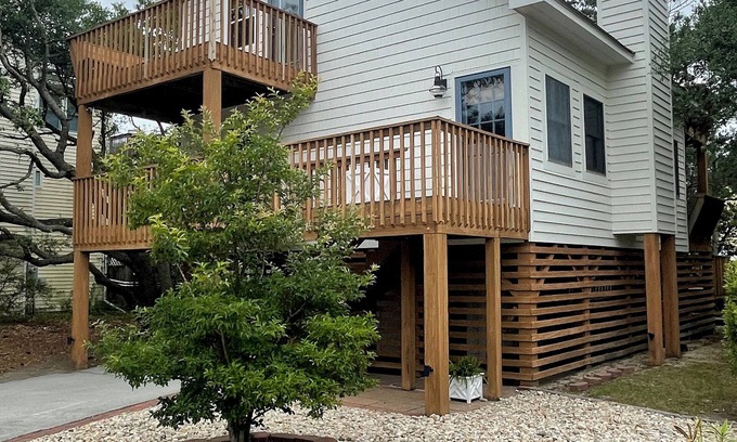 Ocean Sands Cottage | Cozy Half Shell Cottage: Steps to the Beach with Ocean Views