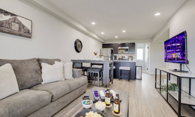 Manhattan Apartment | The Halftime Landing at Stadium Place
