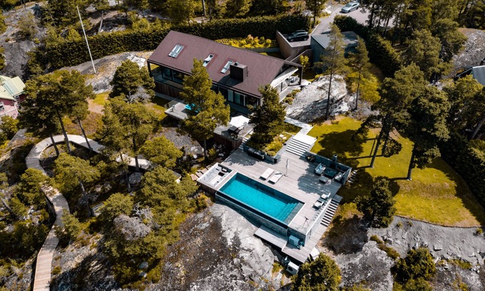 Gashaga Villa | Experience The Hamptons: Pet-Friendly Retreat with Spa & Pool