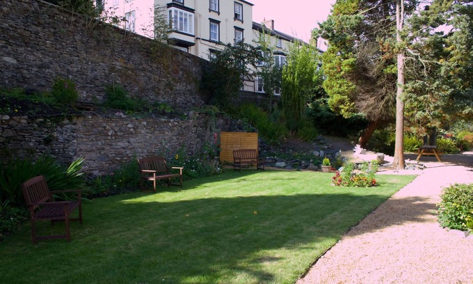 Llangollen Hotel | Discover The Hand Hotel: Family-Friendly with Restaurant & Breakfast