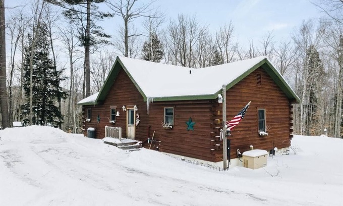 Warren Cabin | Discover The Hansberry Cabin: Nature Retreat with Trails