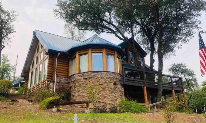 Shasta Lake House | Cozy Happy Bear Lodge - 4 BR Cabin, Pet & Child Friendly