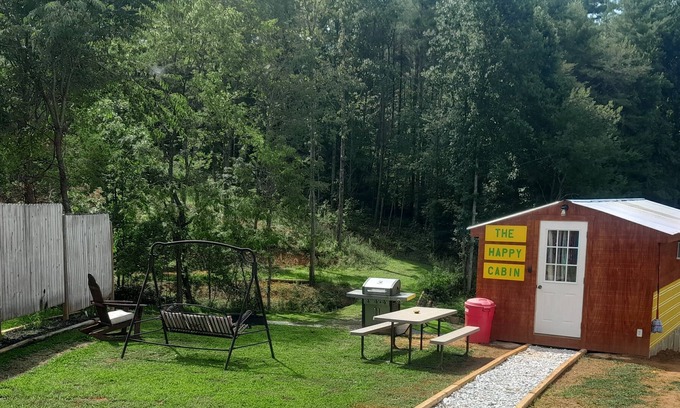 Robbinsville Cabin | Pet-Friendly Happy Cabin with Lake View on US129 The Dragon