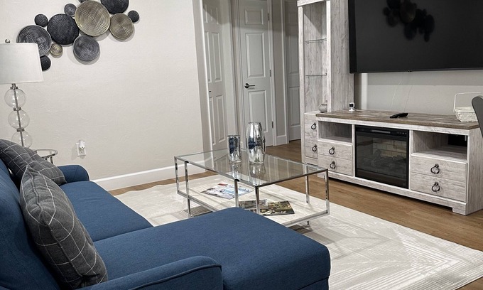 Sebring House | Discover The Happy House: Guest Rated 10/10 with Spa