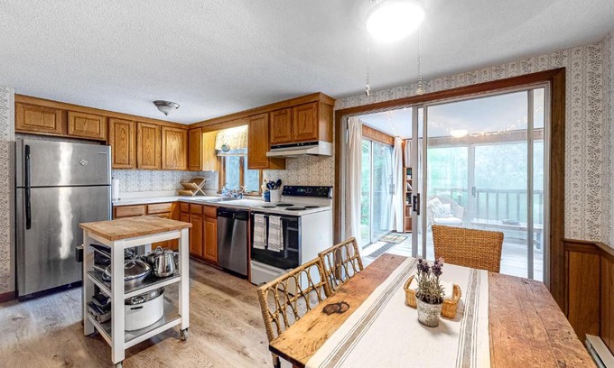 West Yarmouth House | Discover The Happy Place: Family-Friendly Retreat Awaits
