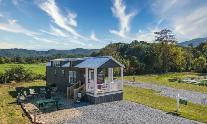 Gatlinburg - Pigeon Forge House | Guest Rated 10/10: The Happy Shack Cottage for Families