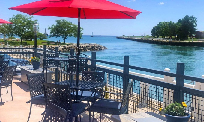 Port Washington Hotel | Discover The Harborview: Eco-Friendly Comfort Awaits
