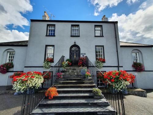 Shannon Harbour Bed & Breakfast | Charming Harbour Masters House: Family-Friendly Stay Awaits