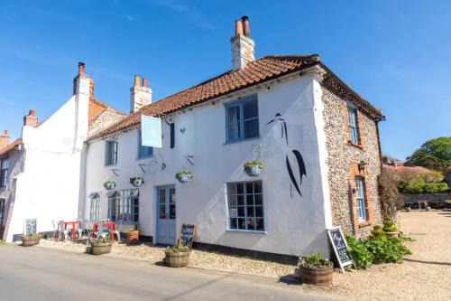 Cley next the Sea Bed & Breakfast | Oceanfront Retreat: The Harnser - Rated 9.1/10 by Guests