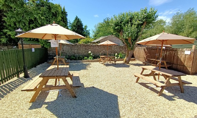 Glasbury Hotel | Highly Rated The Harp Inn with Restaurant & Breakfast Options