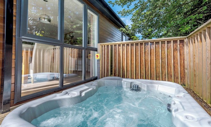 Narberth Ski Chalet | Family-Friendly 2 Bedroom Retreat Near Tenby, Narberth
