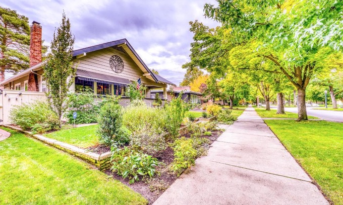 Harrison Boulevard House | Family-Friendly Retreat at The Harrison House - 4 Stars