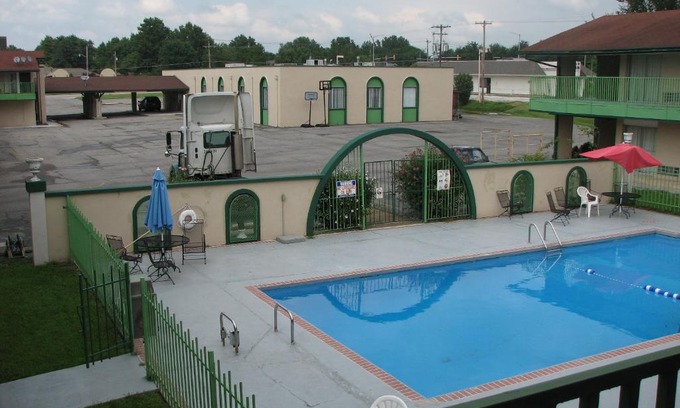 Parsons Hotel | Budget-Friendly Stay at Canterbury Inn & Suites with Pool