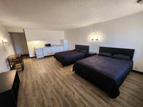 Salina Hotel | Convenient Stay at Ambassy Motel - Pet Friendly & Accessible