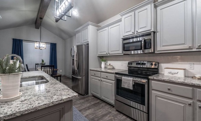 North by Northwest House | Discover The Haven: Family-Friendly Home with Breakfast