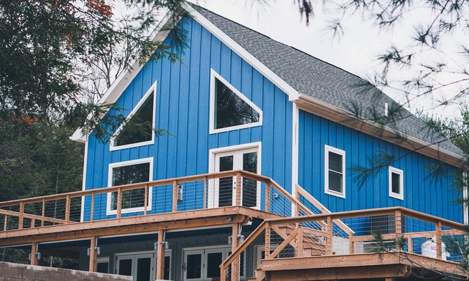Spring Mills House | Unwind at The Haven: Modern Retreat with Pool & Spa