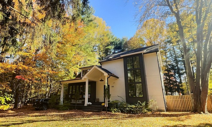 Shorewood-Tower Hills-Harbert House | Indulge in a Modern Escape with Pool & Spa at Warren Dunes
