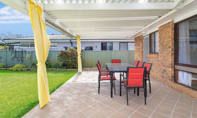 Shoalhaven Heads House | Pet-Friendly Haven with Family Amenities and 7/10 Reviews