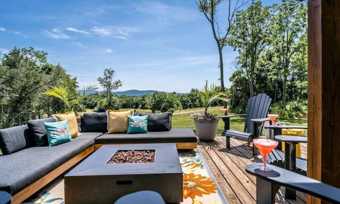 Front Royal House | Top-Rated Haven: Country Escape with Scenic Vistas