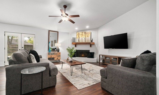 Fort Smith House | Discover The Haven: Cozy 3BR with Pool & Spa Amenities