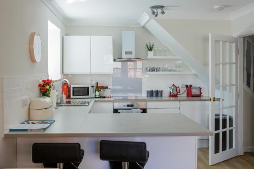 Dunbar House | Inviting Haven: Pet-Friendly Retreat with 9/10 Guest Rating